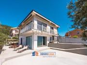 Case e ville in vendita di 190 m² in Via Marici