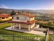 Case e ville in vendita di 190 m² in Via Nuova per Schignano