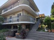 Case e ville in vendita di 190 m² in Via Tre Altarelli