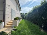 Case e ville in vendita di 190 m² in Viale Apua, 55045