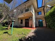 Case e ville in vendita di 195 m² in Via Beatrice di Tenda