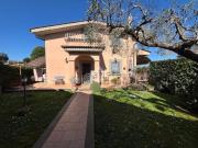 Case e ville in vendita di 195 m² in Via delle Grotte, 4