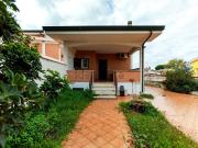 Case e ville in vendita di 196 m² in Via Cesena