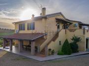 Case e ville in vendita di 198 m² in Via Ferro di Cavallo