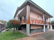 Case e ville in vendita di 198 m² in Via Francesco...