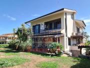 Case e ville in vendita di 198 m² in Via Tropea, 23
