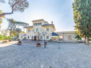 Case e ville in vendita di 2000 m² in Via Cassia, 445