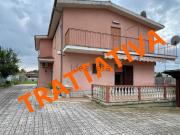 Case e ville in vendita di 200 m² in Circonvallazione...