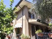 Case e ville in vendita di 200 m² in Via Appia Pignatelli