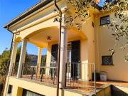 Case e ville in vendita di 200 m² in Via Bradia, 150