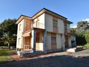 Case e ville in vendita di 200 m² in Via Case Rosse