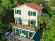 Case e ville in vendita di 208 m² in Via Carcassoni