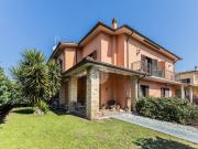 Case e ville in vendita di 200 m² in Via degli Oleandri, 25