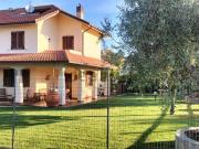 Case e ville in vendita di 200 m² in Via del Lavoro