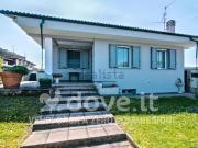 Case e ville in vendita di 200 m² in Via E. Fermi, 4