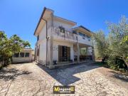 Case e ville in vendita di 200 m² in Via Lambro, 8