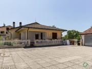 Case e ville in vendita di 200 m² in Via Privata...