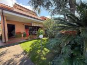 Case e ville in vendita di 200 m² in Via Romana Vecchia