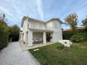Case e ville in vendita di 200 m² in Viale Versilia, 28