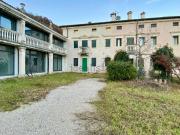 Case e ville in vendita di 201 m² in Via Buzzolati, 74