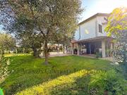 Case e ville in vendita di 202 m² in Via Rugginosina, 24