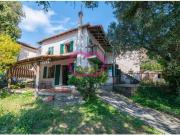 Case e ville in vendita di 204 m² in Via Nuova di Casanova