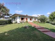 Case e ville in vendita di 204 m² in Via Topaligo