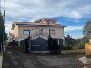 Case e ville in vendita di 205 m² in Via Colle Caroso, 19
