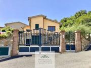 Case e ville in vendita di 207 m² in Via Sgarallino