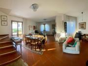 Case e ville in vendita di 210 m²