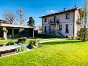 Case e ville in vendita di 210 m² in Via Cantoni, 23