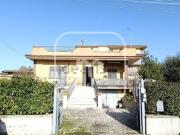 Case e ville in vendita di 210 m² in Via Casteldelci