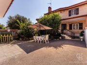 Case e ville in vendita di 210 m² in Via Francesco Paolo...