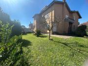 Case e ville in vendita di 210 m² in Via G. Matteotti, 7