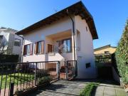 Case e ville in vendita di 210 m² in Via G. Rossini, 12