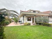 Case e ville in vendita di 210 m² in Via Lavagna