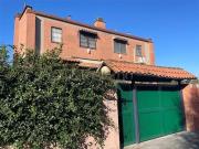 Case e ville in vendita di 210 m² in Via Mario Lanza