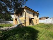 Case e ville in vendita di 211 m² in Via G. Galilei, 50