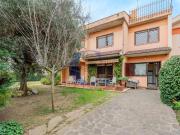 Case e ville in vendita di 211 m² in Via Mezzocorona, 10