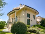Case e ville in vendita di 214 m² in Via Fratelli Fiore, 27