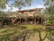 Case e ville in vendita di 215 m² in Via Luciano Raveggi