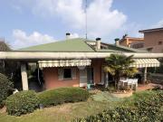 Case e ville in vendita di 215 m² in Via Monviso, 42