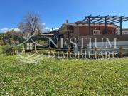 Case e ville in vendita di 216 m² in Via Alessandro...