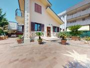 Case e ville in vendita di 216 m² in Viale Tommaseo, 12