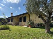 Case e ville in vendita di 218 m² in Via Austis, 134