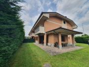 Case e ville in vendita di 218 m² in Via Maestri del Lavoro