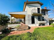 Case e ville in vendita di 220 m²