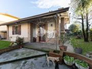 Case e ville in vendita di 220 m² in Via A. Manzoni, 110