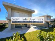 Case e ville in vendita di 220 m² in Via Belvedere