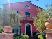 Case e ville in vendita di 220 m² in Via Cesare Pavese